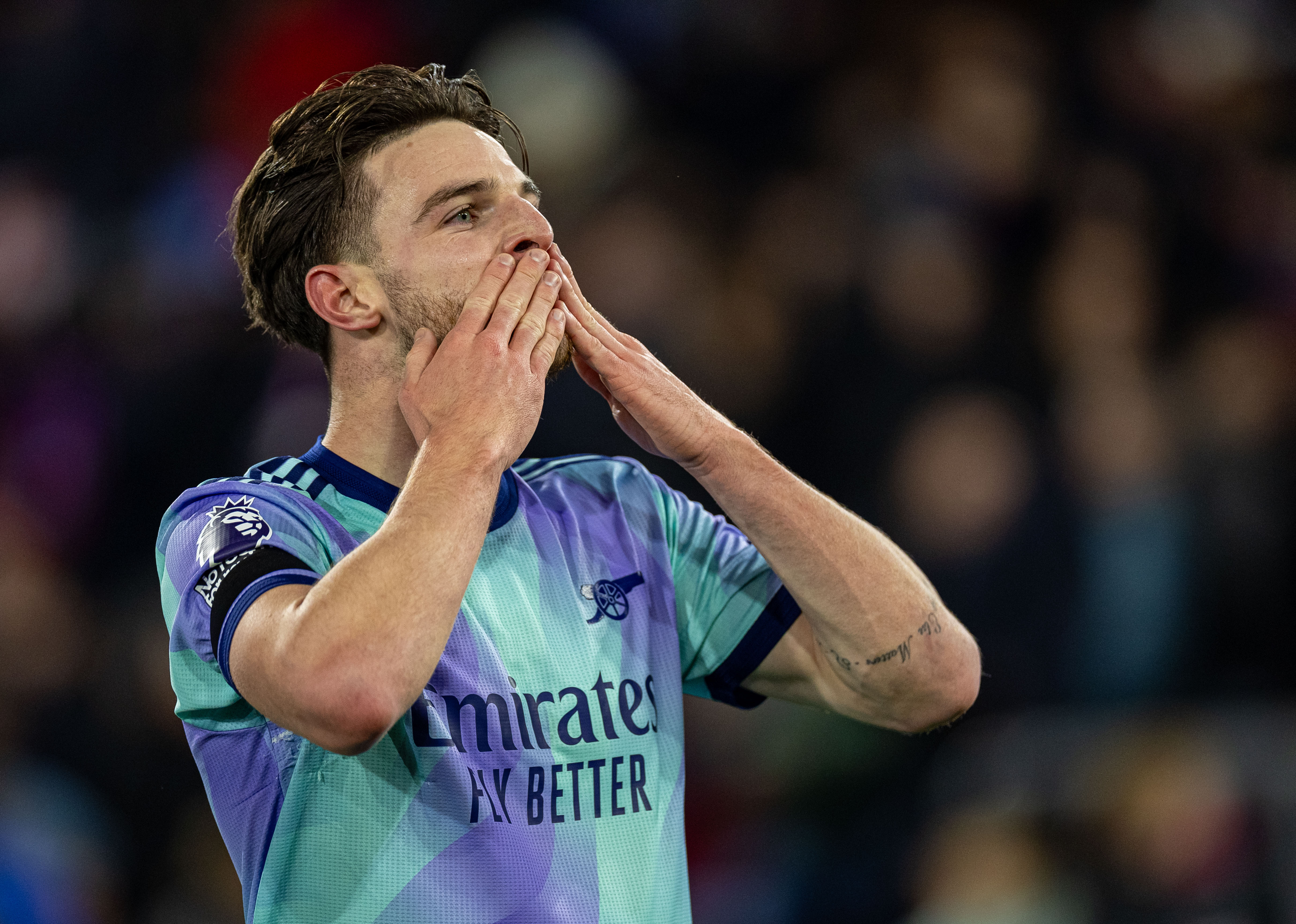 场面火爆!英超观众席沸腾不已 场面火爆!英超观众席沸腾不已