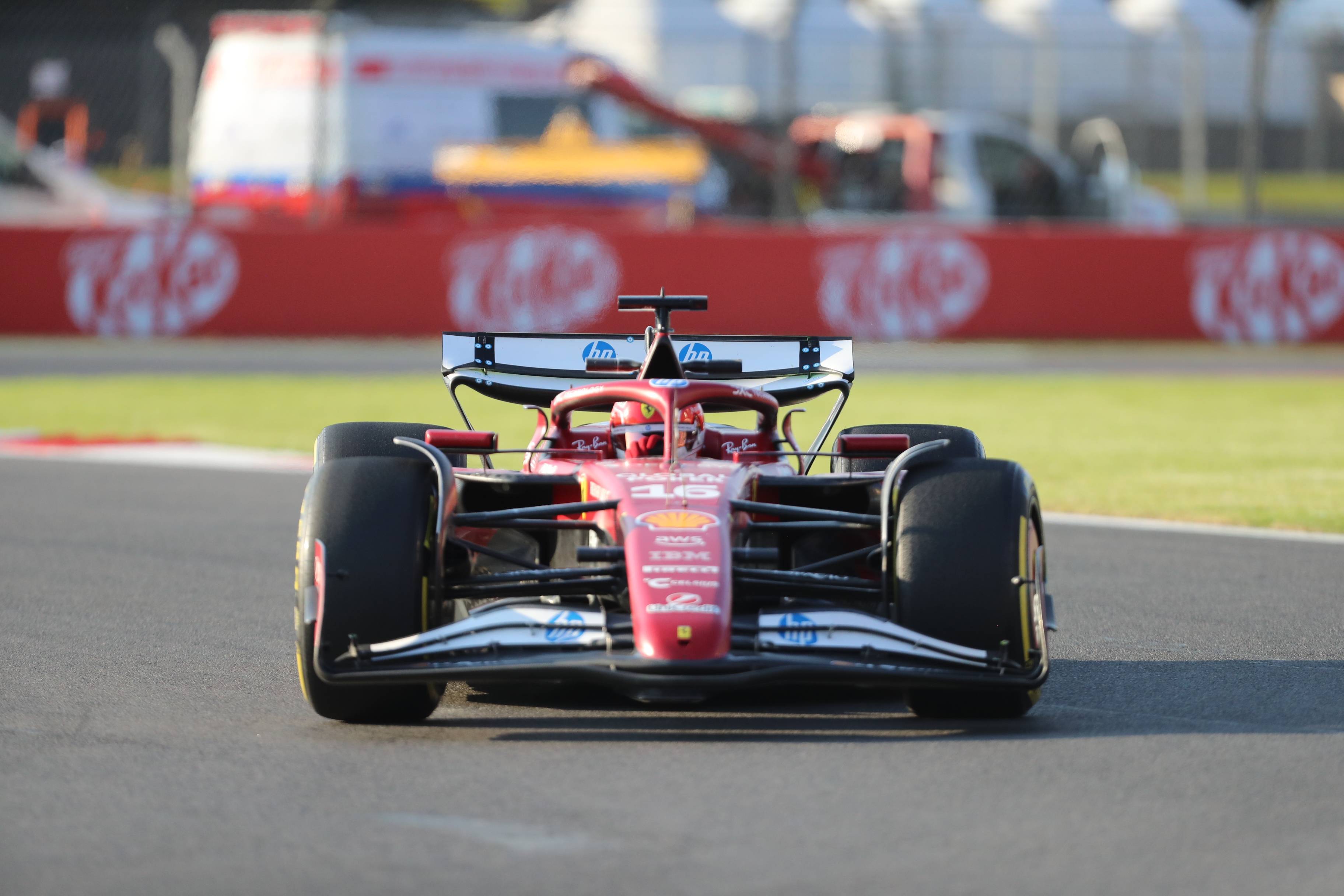 爱游戏官方入口-红牛车队鏖战雷诺车队，阿隆索刷新纪录