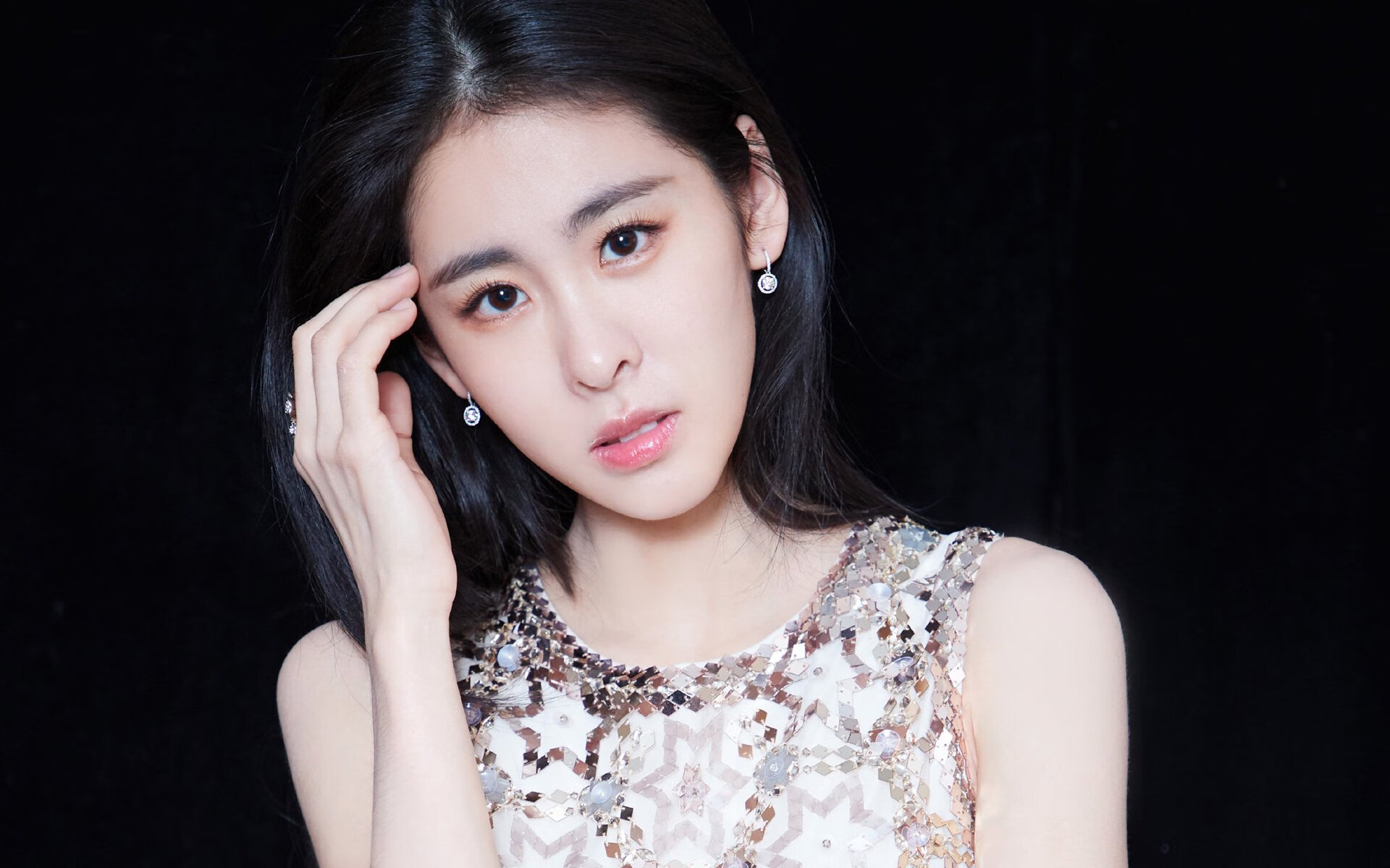 爱游戏-梁靖崑深夜加练致敬冷门，不被看好的奋斗者终将击穿宿命之墙